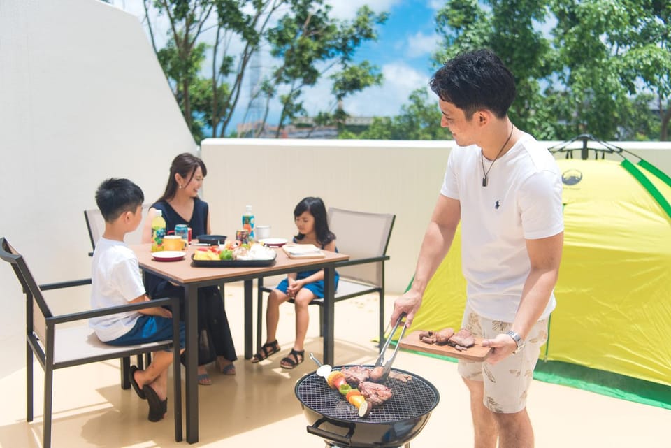 Patio, Day, People, BBQ facilities, Balcony/Terrace, Food and drinks, Food, children, group of guests