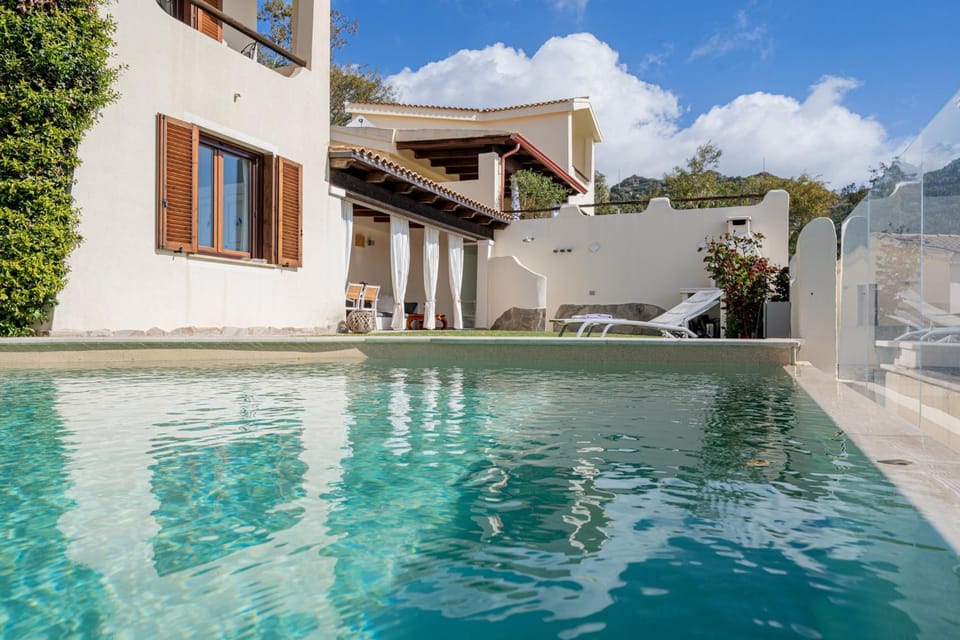 Property building, Pool view