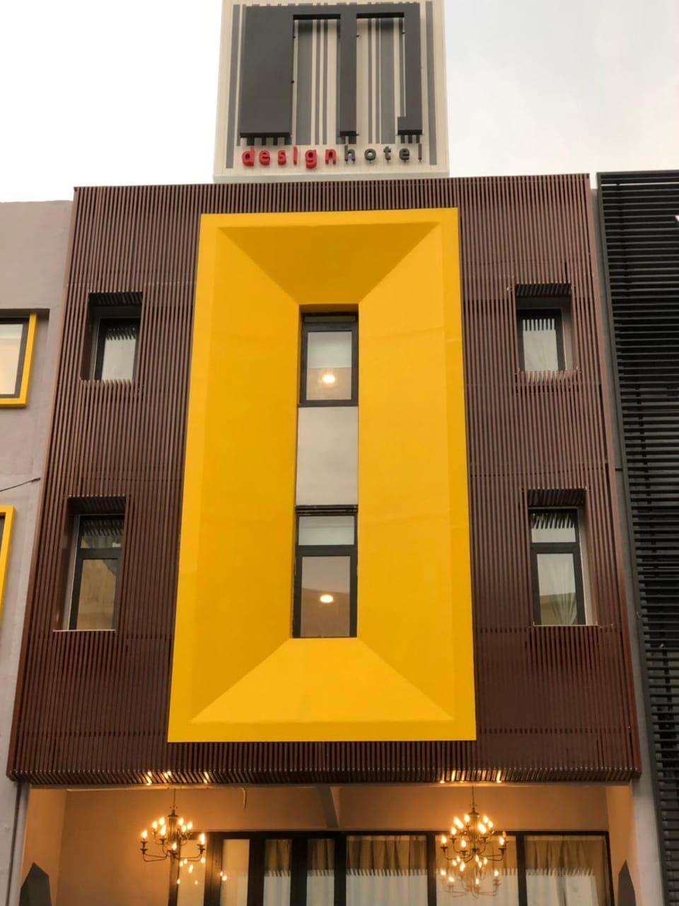 Facade/entrance