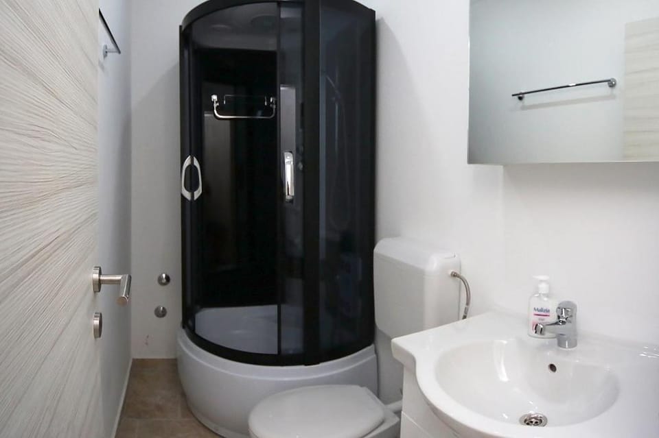 Lucich White House Apartment in Šibenik-Knin County, Croatia