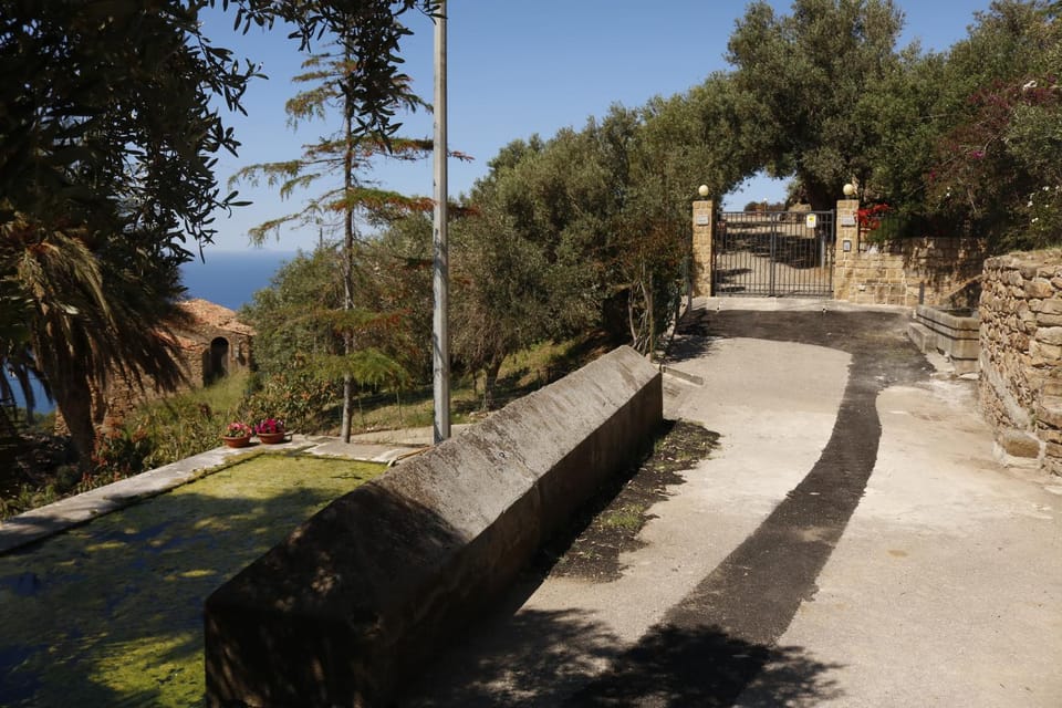 Nearby landmark, Neighbourhood, Natural landscape