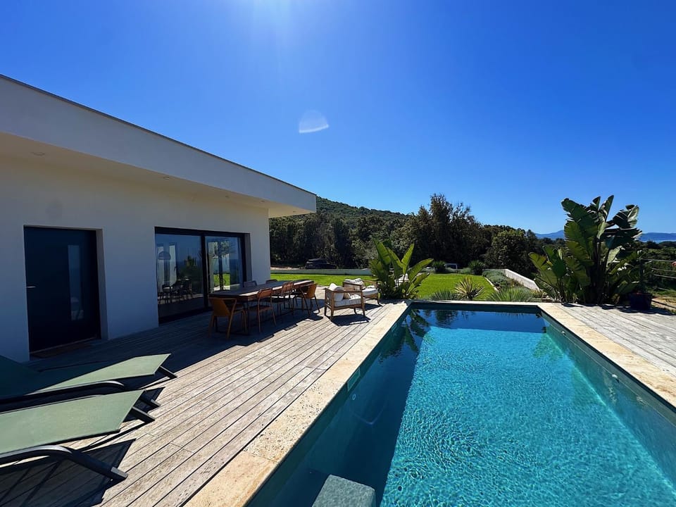 Villas de standing avec magnifique vue mer et piscines privées, Sagone Villa in Corsica