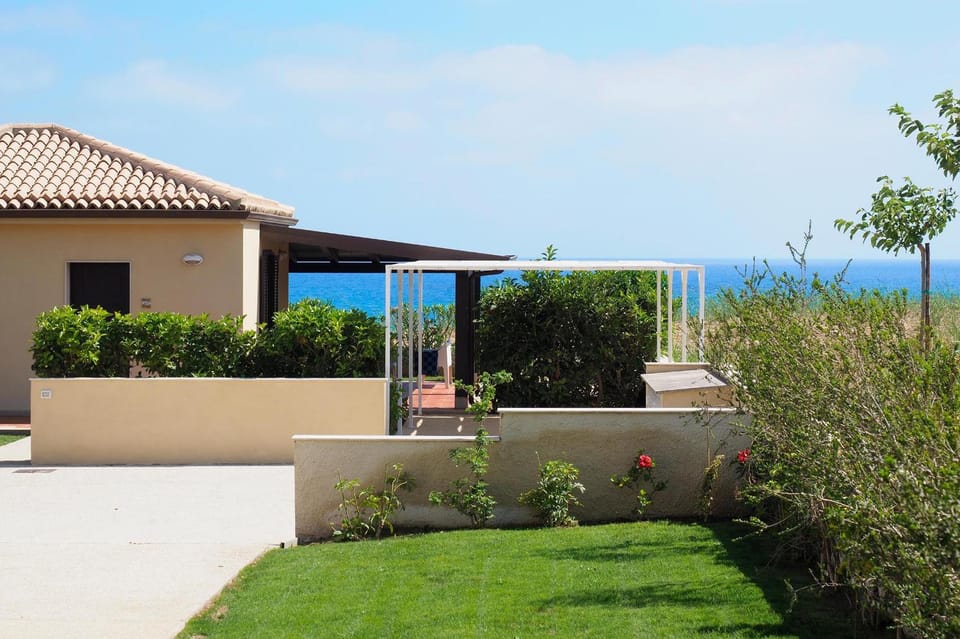 Sea view, Inner courtyard view