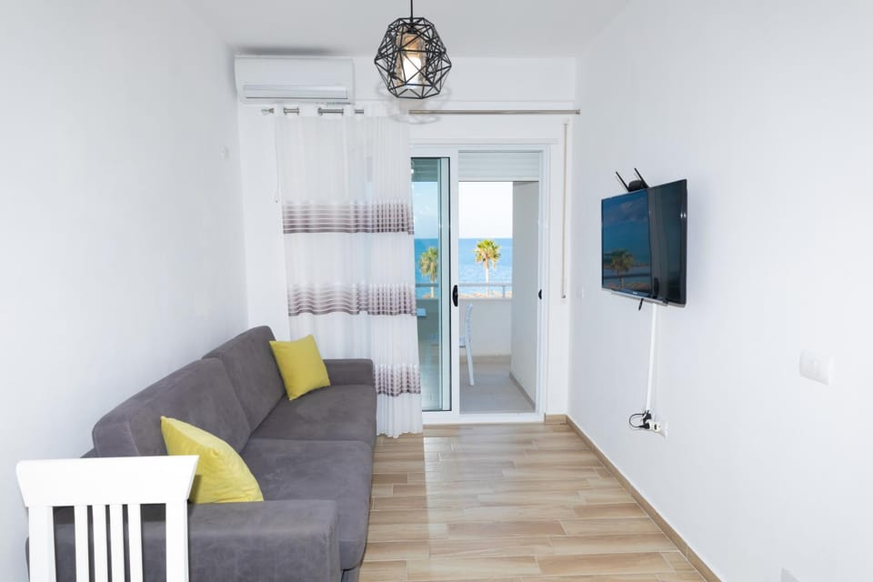 TV and multimedia, Living room, Seating area, air conditioner