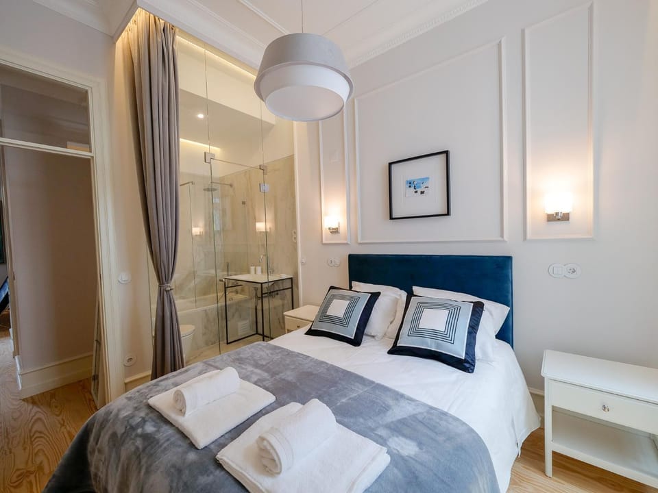 Bed, Bathroom, Photo of the whole room, Bedroom