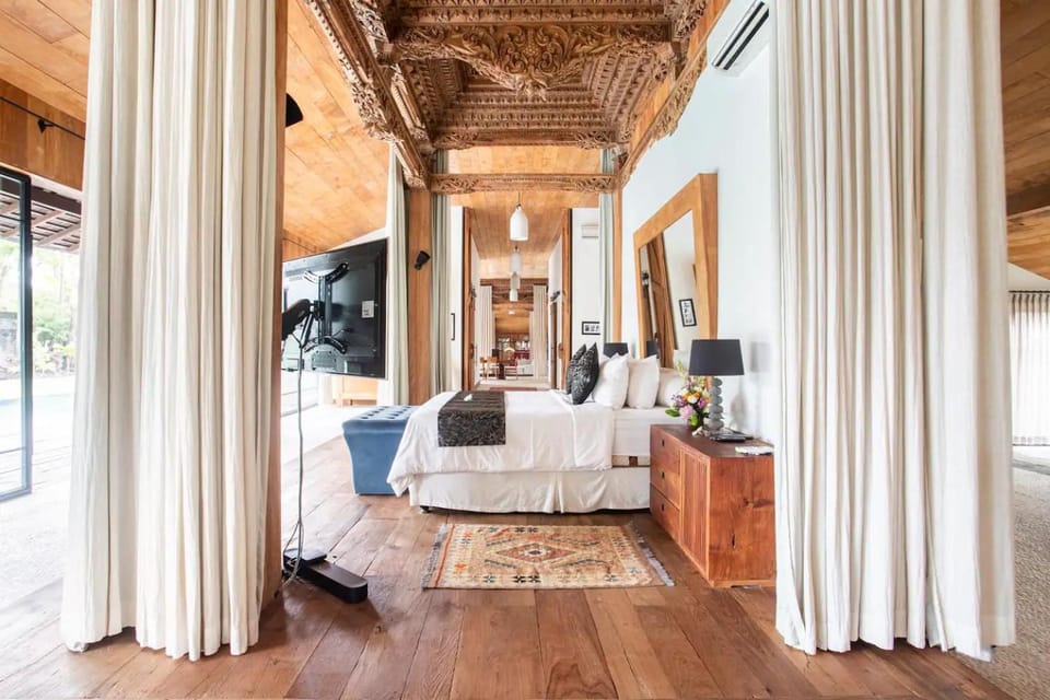 Bed, Bedroom, Pool view, hair dresser, heating, locker, VIP, wardrobe