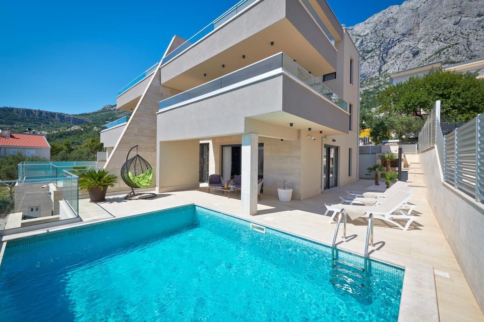 Seating area, Swimming pool