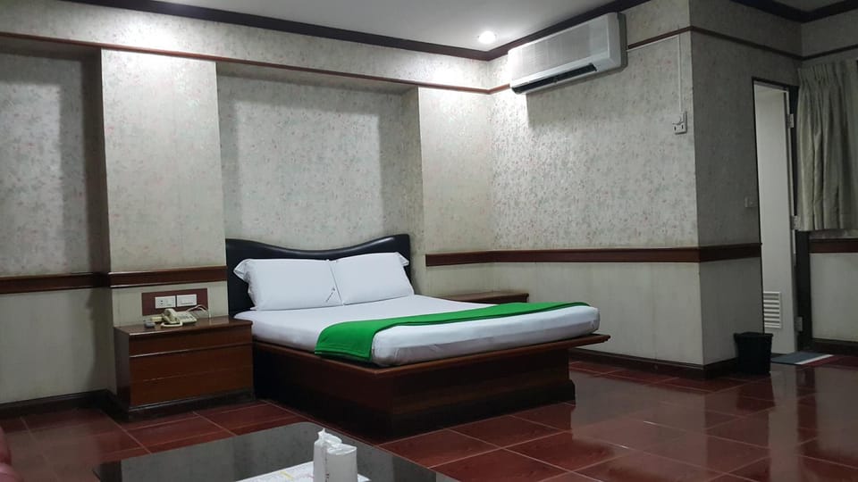 West Wing Mansion Apartment hotel in Bangkok