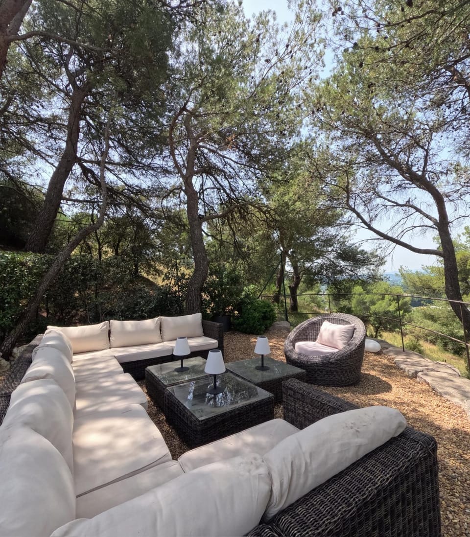 Villa d'exception en Provence, avec piscine et vue imprenable proche de St Rémy, Gordes, Eygalieres, Isle sur Sorgues Villa in Cavaillon