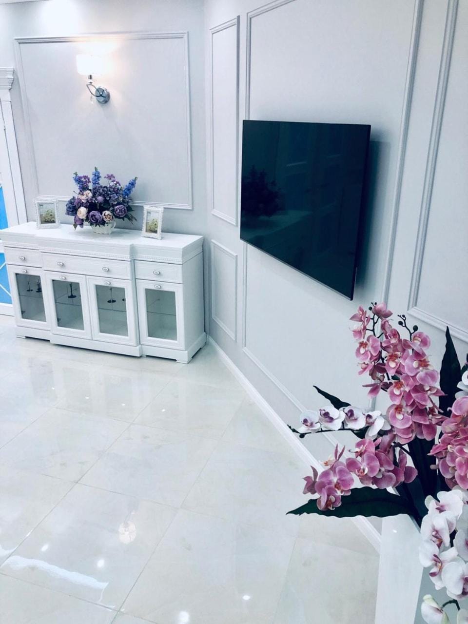 White apartments in Arcadia Apartment in Odessa