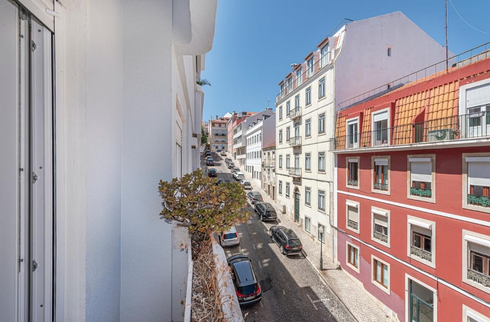 HOUZE 7 Bedroom Apartment in Charming Lapa Apartment in Lisbon