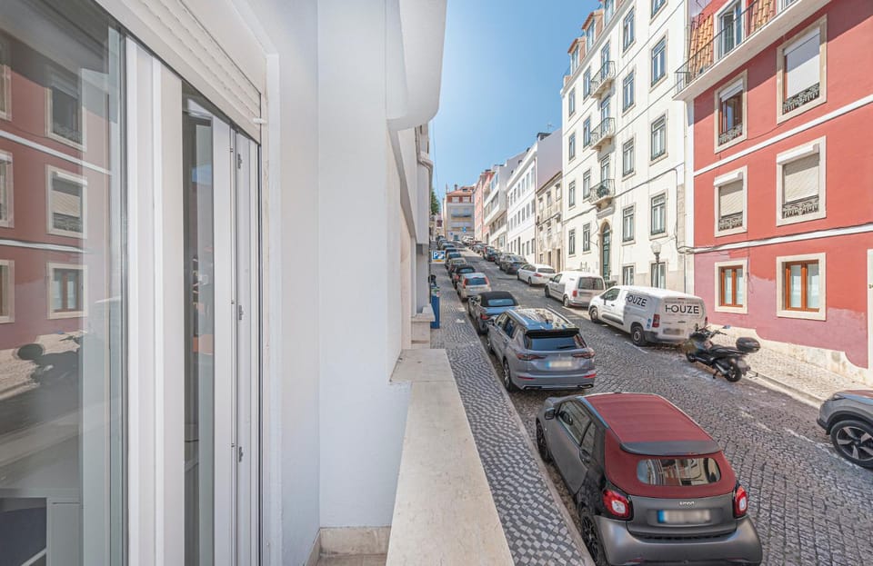 HOUZE 7BR Apartment in Lisbon's Lapa District Apartment in Lisbon