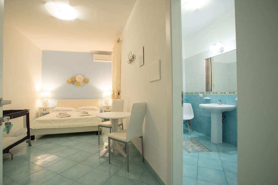 Bathroom, Photo of the whole room, cot, air conditioner