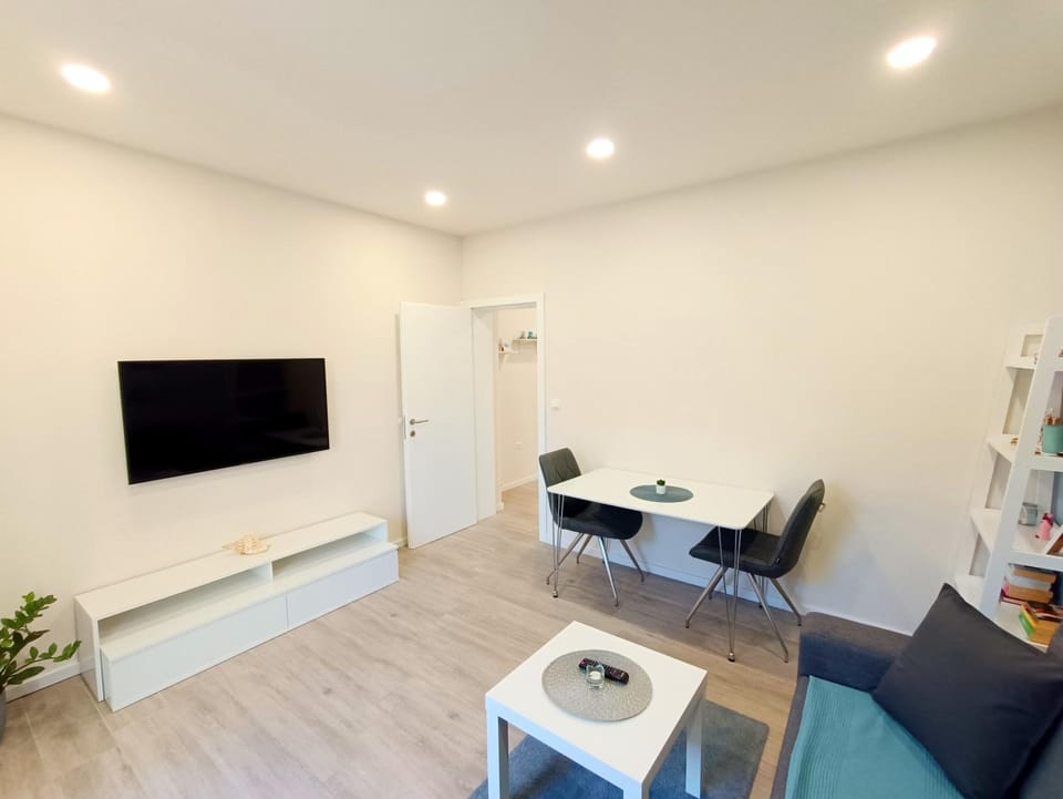Communal lounge/ TV room, TV and multimedia, Living room, Seating area