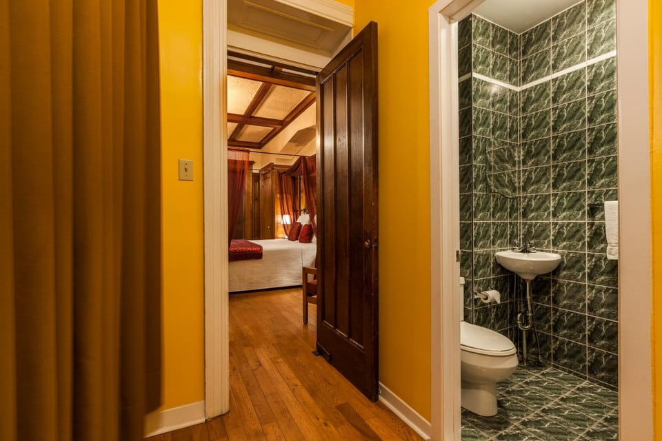 Bathroom, Decorative detail