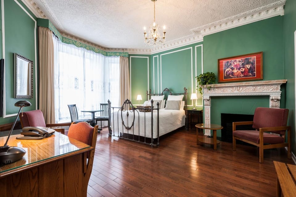 Day, Photo of the whole room, Photo of the whole room