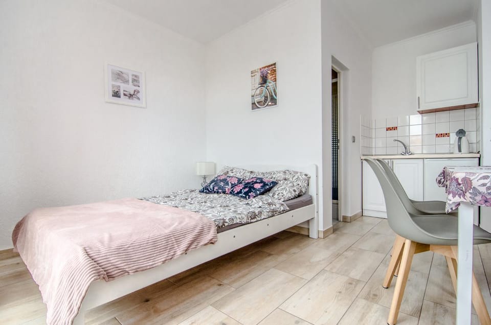 Bed, Bathroom, Photo of the whole room, Bedroom