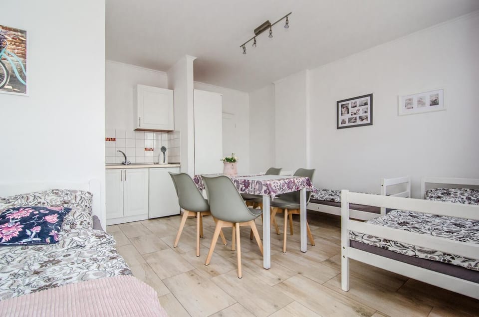Kitchen or kitchenette, Bedroom