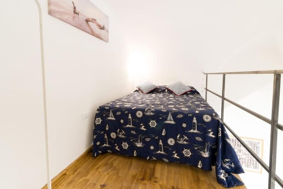 Miniloft Rosso · Mini-Loft Sanremo Centro. Wifi & Aria condizionata Apartment in Sanremo