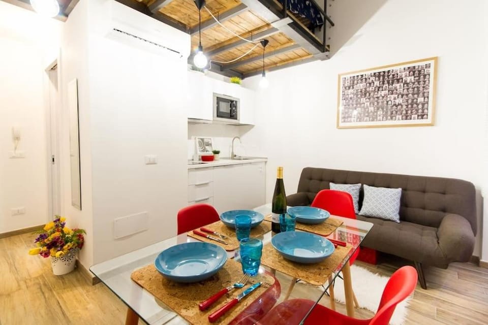 Miniloft Rosso · Mini-Loft Sanremo Centro. Wifi & Aria condizionata Apartment in Sanremo