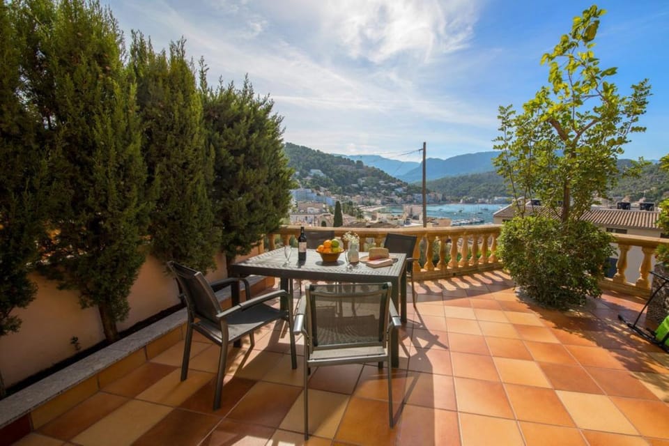 Property building, Balcony/Terrace, Living room