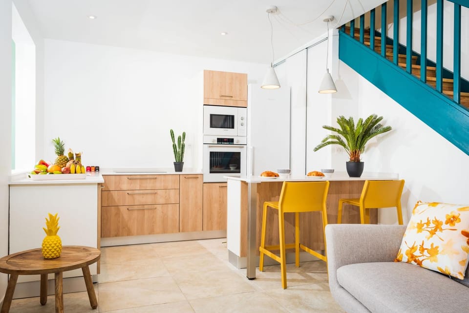 Kitchen or kitchenette, Lounge or bar