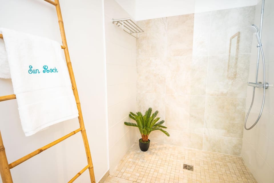 Shower, Bathroom, Decorative detail