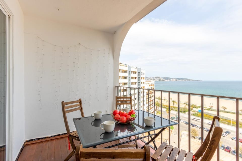 Patio, Natural landscape, Balcony/Terrace, Seating area, Dining area, Beach, Sea view