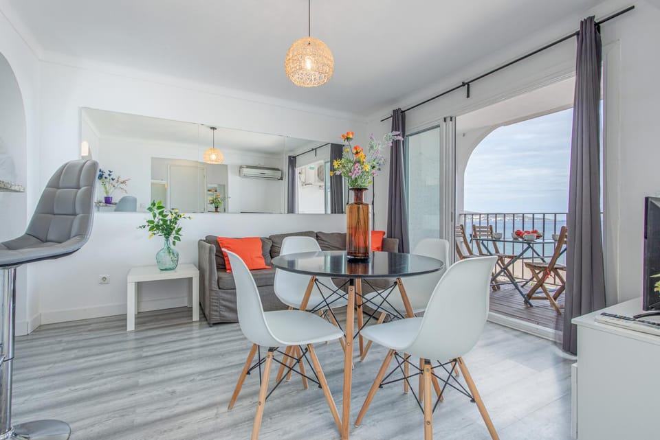 Patio, View (from property/room), Balcony/Terrace, Seating area, Dining area, Evening entertainment, Sea view