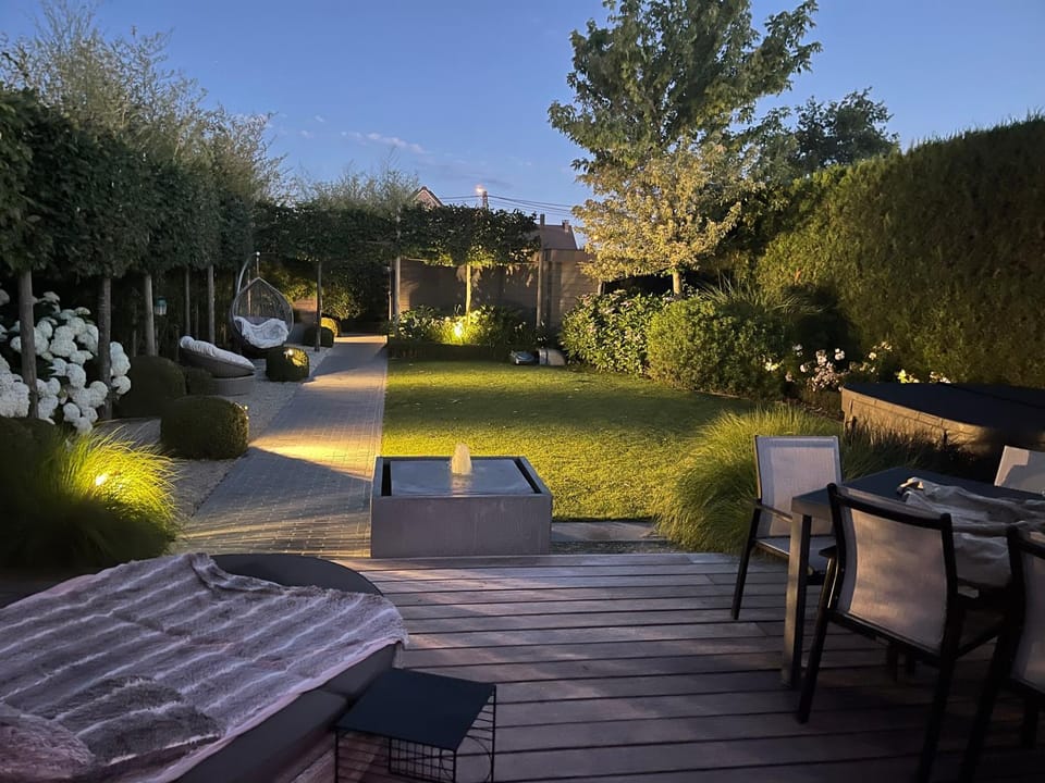 La chambre du puits avec 2 jacuzzis , sauna et Hammam privatif Bed and Breakfast in Hauts-de-France