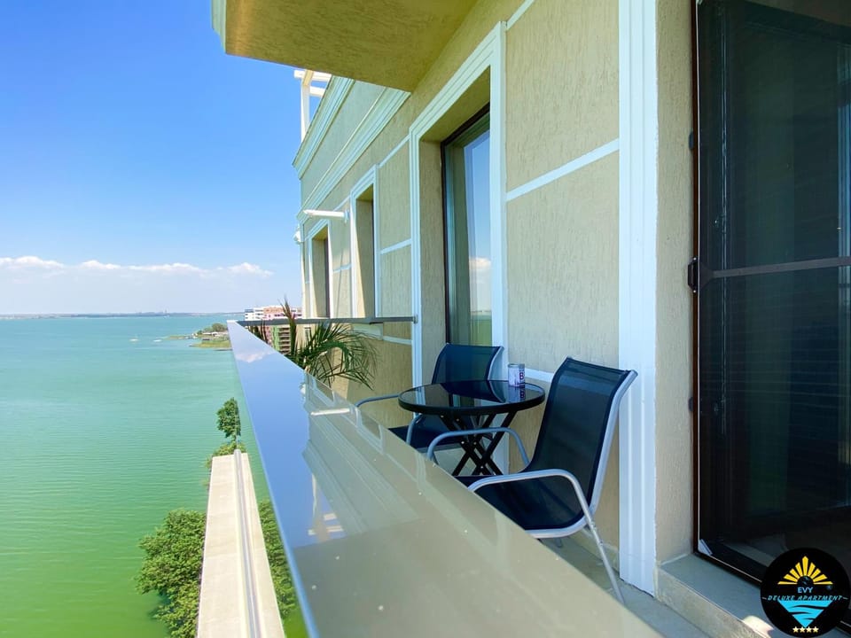 Balcony/Terrace, Seating area, Lake view