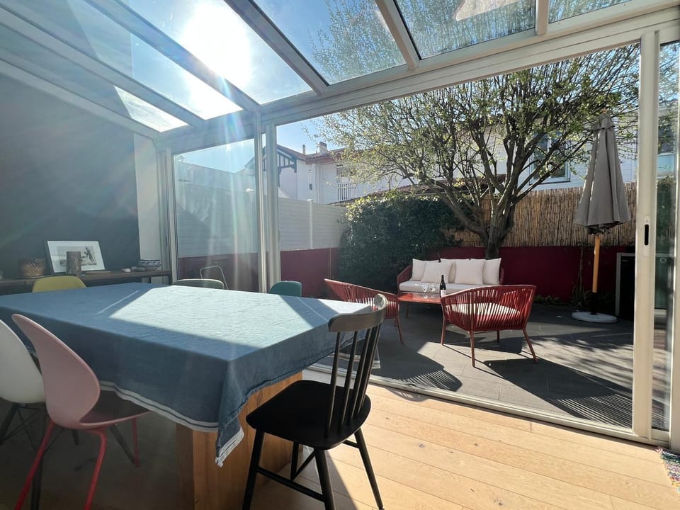 Patio, Dining area