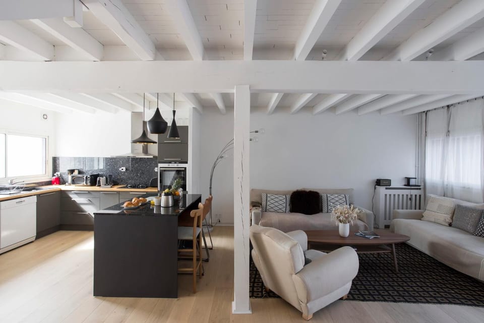 Kitchen or kitchenette, Living room, stove