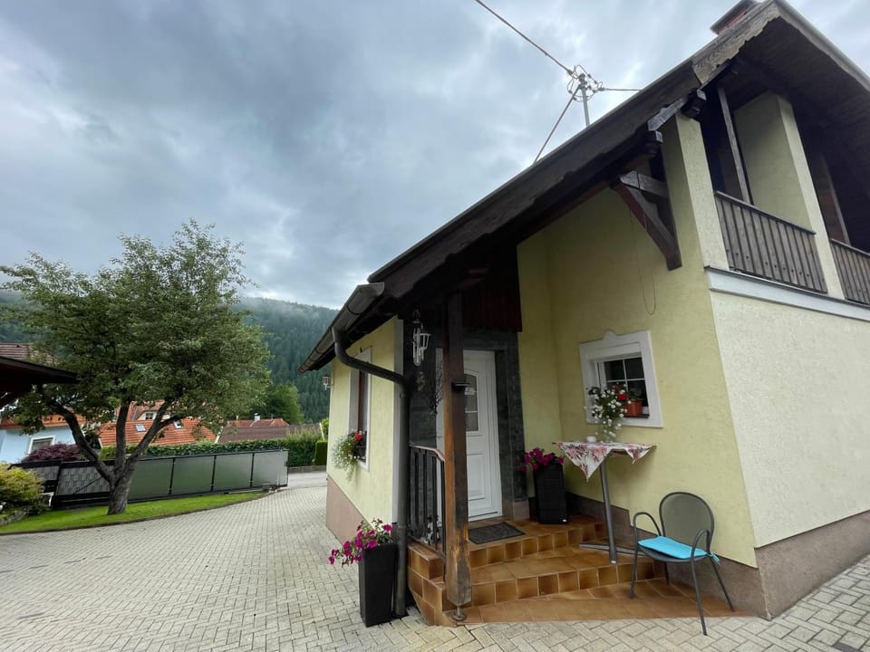Property building, Patio, Off site, Natural landscape, Mountain view, Inner courtyard view