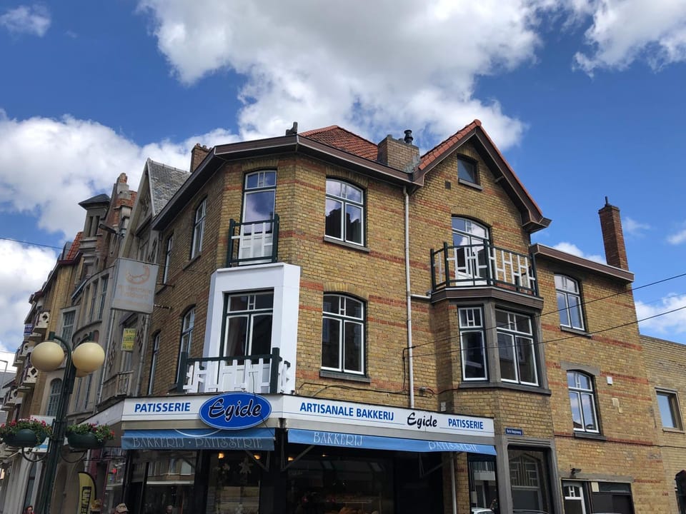 Facade/entrance, Day, Decorative detail, On site