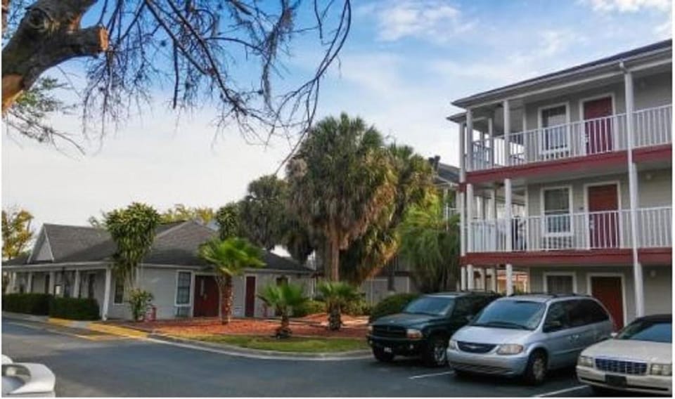 Property building, Facade/entrance, Parking