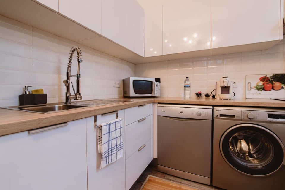 Kitchen or kitchenette, Communal kitchen
