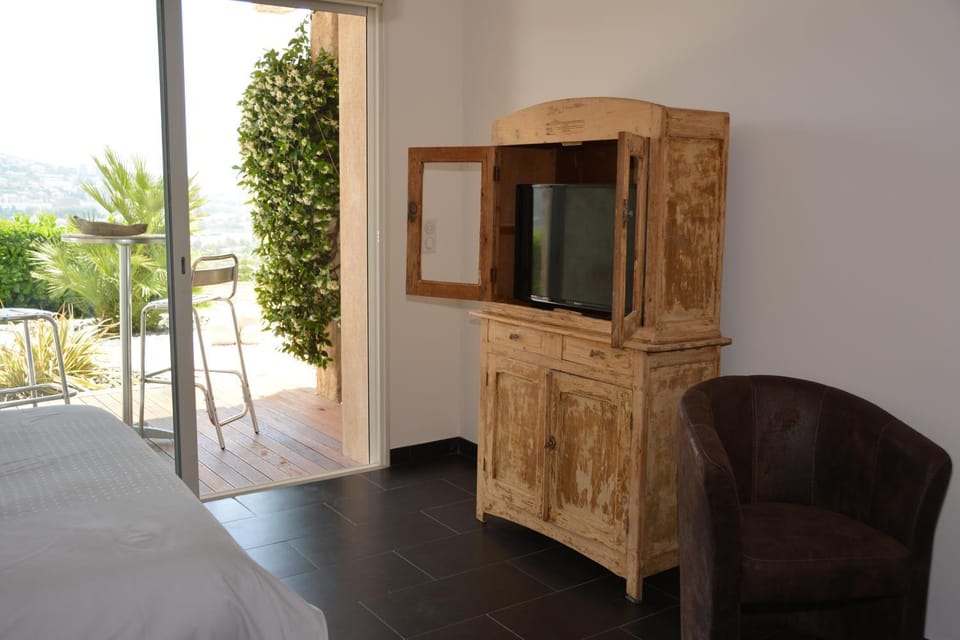 TV and multimedia, Bedroom