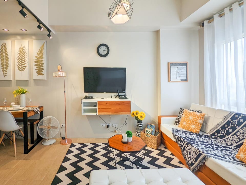 Communal lounge/ TV room, TV and multimedia, Living room, Dining area
