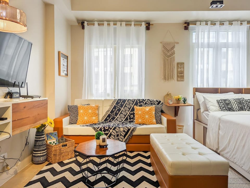 Bed, TV and multimedia, Living room