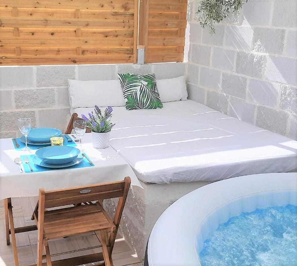Hot Tub, Balcony/Terrace, Dining area