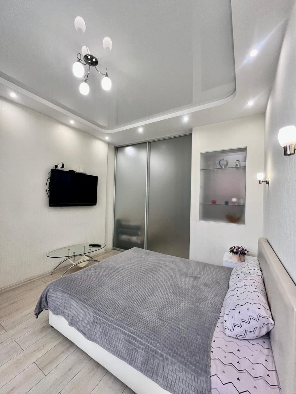Студия-спальня с боковым видом на море и аллею в Аркадии Apartment in Odessa