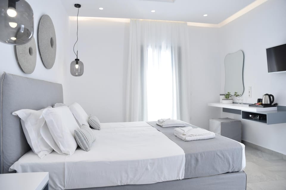 Crystal Mare Suites Hotel in Naxos