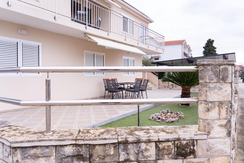 Property building, Balcony/Terrace, Balcony/Terrace