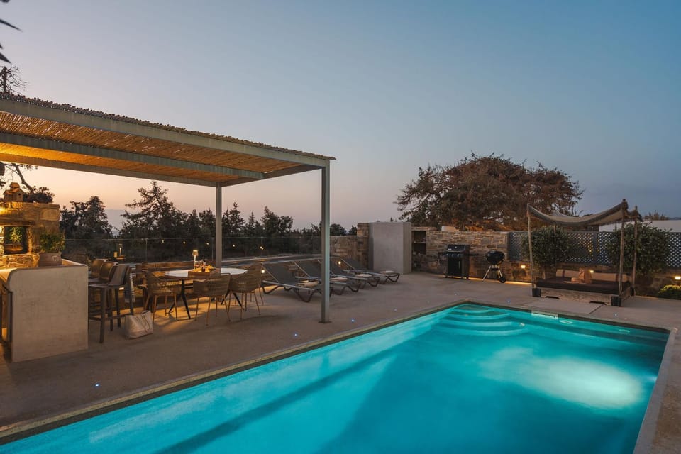 Patio, Pool view, Swimming pool, sunbed