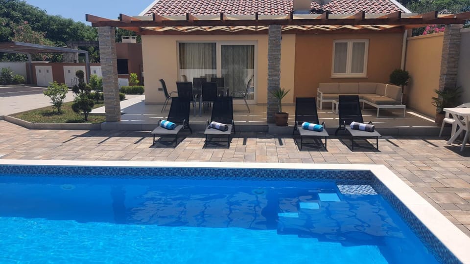 Property building, Swimming pool