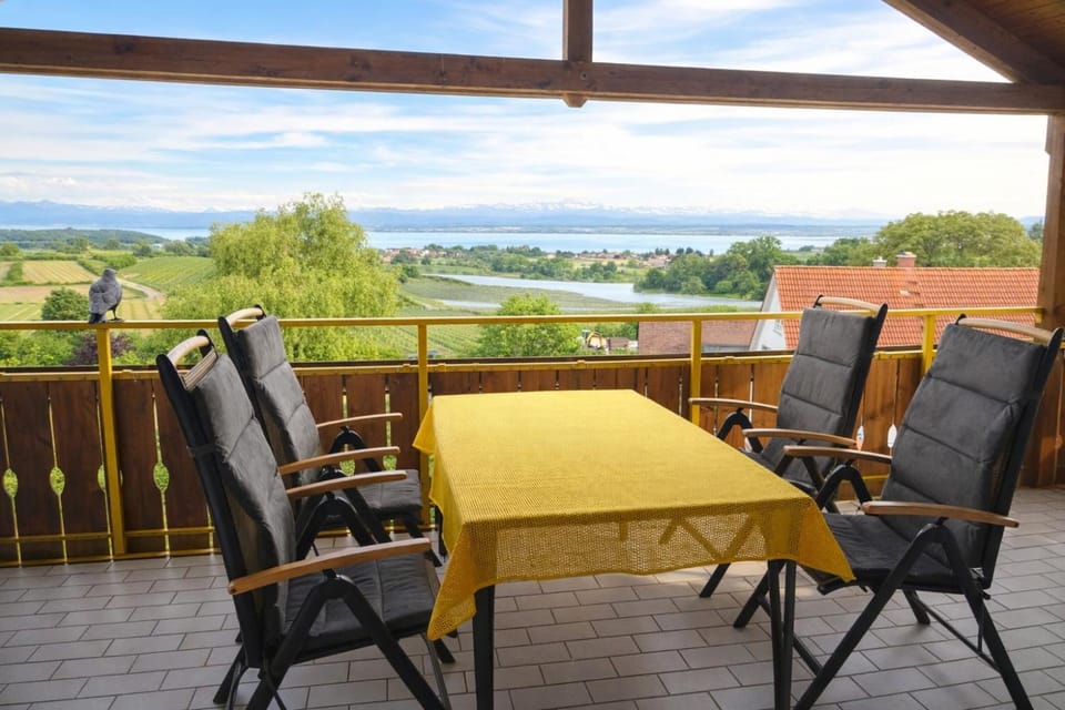 Balcony/Terrace, Lake view, Mountain view