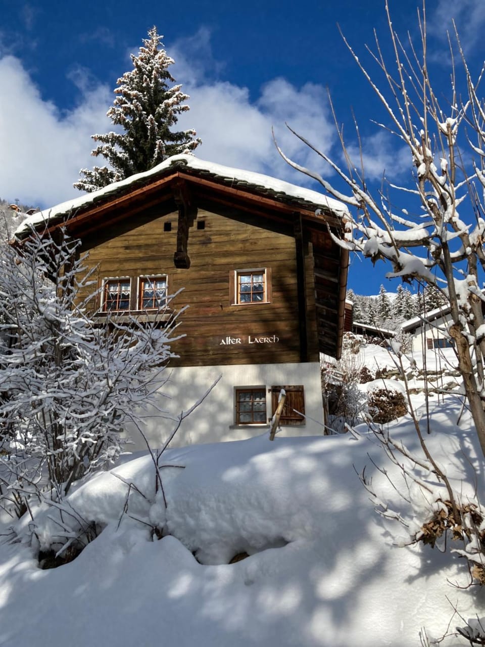 Facade/entrance, Winter