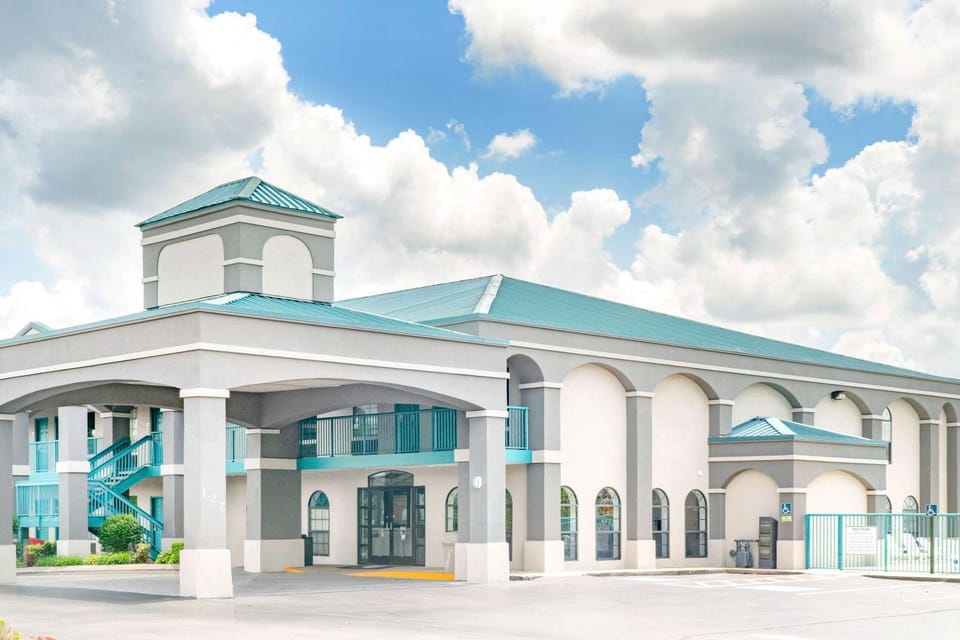 Property building, Day, On site, Time of day