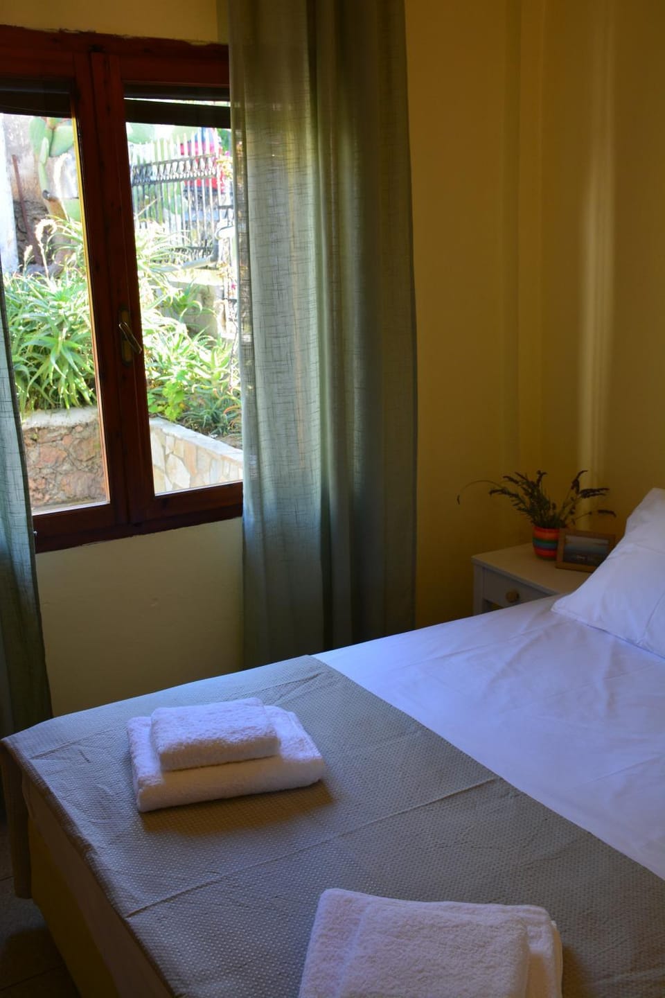 Bedroom, Garden view